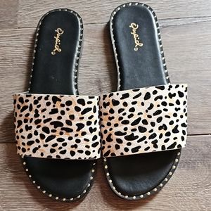 Qupid Women's Size 6 Spotted Slide Sandals